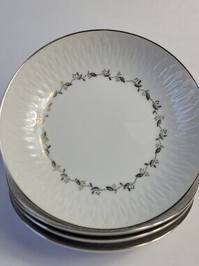 FOUR Sango Carillon Soup Bowls White Gold Berries Platinum Leaves